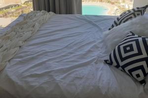 Voodi või voodid majutusasutuse Il Monte Galala Modern Comfy 3BR Apartment wt' exceptional skyline views! toas