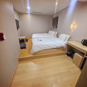 Postel nebo postele na pokoji v ubytování Hotel razaB