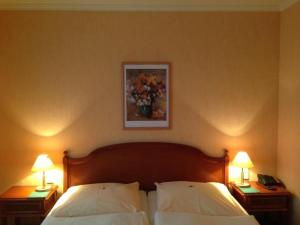 Letto o letti in una camera di Pension Alter Kutschenbauer