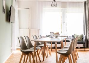 Ein Sitzbereich in der Unterkunft janu-homes - 3 Zimmer Apartment - 7 Betten, Lahnblick vom Rheinberg