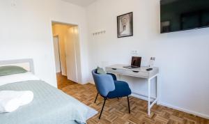 TV/Unterhaltungsangebot in der Unterkunft janu-homes - 3 Zimmer Apartment - 7 Betten, Lahnblick vom Rheinberg