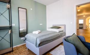 Ein Bett oder Betten in einem Zimmer der Unterkunft janu-homes - 3 Zimmer Apartment - 7 Betten, Lahnblick vom Rheinberg