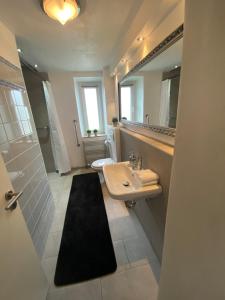 Ein Badezimmer in der Unterkunft Ferienwohnung Lechfeld