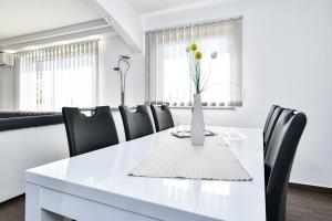 Fotografia z galérie ubytovania Apartman Lavanda sa bazenom i okućnicom 4* v destinácii Hreljin + 25 fotografií