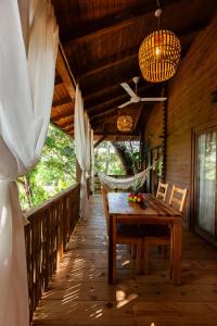 Imagem da galeria de La Pointe Beach Huts em Praslin