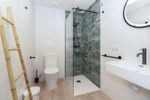 Koupelna v ubytování Illetes Flats -Apartamento con mucho encanto + 5 fotografií