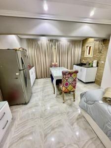 Kuchyň nebo kuchyňský kout v ubytování 2Bedrooms Penthouse's-New Cairo
