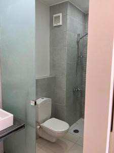 Vannituba majutusasutuses Il Monte Galala Modern Comfy 3BR Apartment wt' exceptional skyline views!