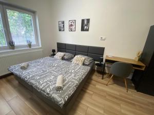 Postel nebo postele na pokoji v ubytování Černá Růže - Apartmán 7