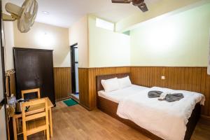 Postel nebo postele na pokoji v ubytování Hotel Harmony & Little Bites Bistro