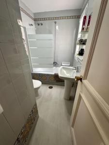 A bathroom at Benavista Studio Még 5 kép