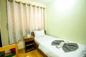 Postel nebo postele na pokoji v ubytování Hotel Harmony & Little Bites Bistro