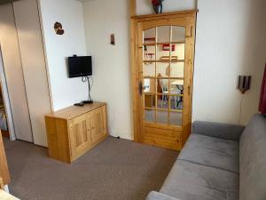 a living room with a couch and a television at Le Serre d Aigle in Saint-Chaffrey