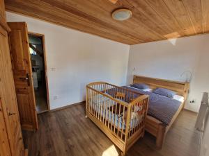 Postel nebo postele na pokoji v ubytování Apartmány Na rychtě