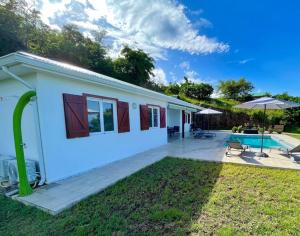 Piscina di Magnifique villa 6 à 8 pers avec piscine - vue mer o nelle vicinanze