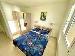 Letto o letti in una camera di Magnifique villa 6 à 8 pers avec piscine - vue mer