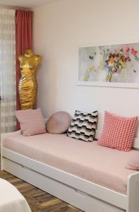 Ruang duduk di 10 min subway U-Bahn to Marienplatz 130 m2 - 4BR - 2Bath