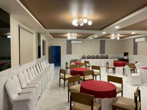 Posezení v ubytování Mystic Aero Hotel Near Bangalore International Airport