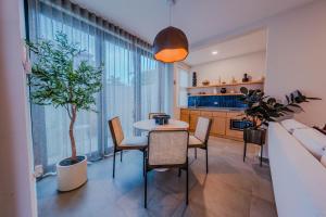 Istumisnurk majutusasutuses Casa Loba Luxe Unit 3 with private pool