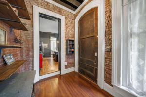 Fotografie z fotogalerie ubytování Stylish Home Close to Derby & Bourbon Trail Fun v destinaci Louisville + 291 fotografií
