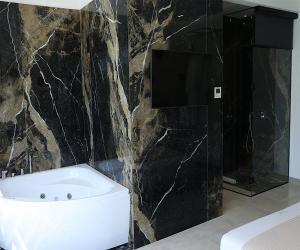Koupelna v ubytování Comfort Suites