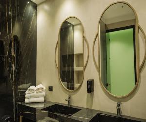 Koupelna v ubytování Comfort Suites