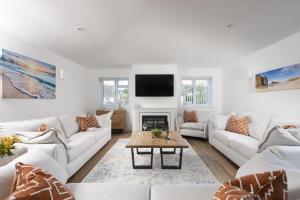 a living room with white furniture and a flat screen tv at Tre Lowen, Goonhavern, Perranporth - Free Parking - Free Wifi - Games Room in Perranporth