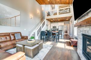 Istumisnurk majutusasutuses 6 Mi to Winter Park Resort Home with Free Shuttle