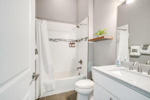 Vannituba majutusasutuses 6 Mi to Winter Park Resort Home with Free Shuttle +30 fotot