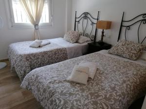 Łóżko lub łóżka w pokoju w obiekcie Apartamento Castillo de Mar