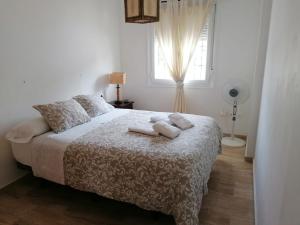 Łóżko lub łóżka w pokoju w obiekcie Apartamento Castillo de Mar