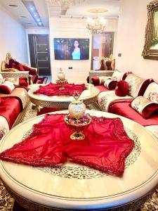Posezení v ubytování Abraj Dubai 3 bedroom luxury apartment