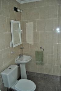 a bathroom with a toilet and a sink at Principio de Todo in Ushuaia