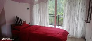 Postel nebo postele na pokoji v ubytování Isuru Homestay