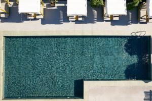 Hồ bơi trong/gần The Noverian Bios Santorini Boutique Hotel