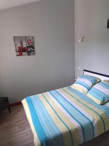 Postel nebo postele na pokoji v ubytování L' auberge de l'écluse