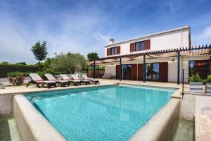 Bazén v ubytování Villa Luna Rossa nebo v jeho okolí