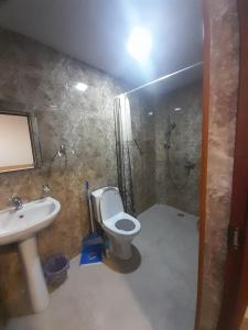 Vannituba majutusasutuses Art Guest House in KASKAD
