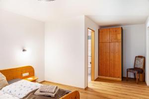 Postel nebo postele na pokoji v ubytování Hotel Sonnblick - Wohnung Klaus