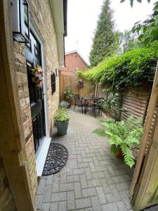 Stunning Private en-suite studio in Cobham室外花園