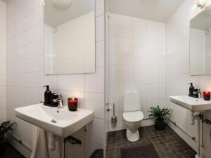 a bathroom with two sinks and a toilet at Guestly Homes - 3BR Superior Apartment in Boden +19 photos