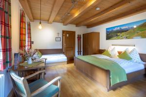 Ein Bett oder Betten in einem Zimmer der Unterkunft Gasthof Maria Kirchental