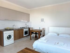 Η κουζίνα ή μικρή κουζίνα στο SEA View Studios LONG BEACH