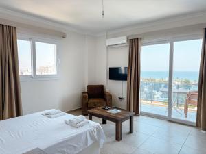 Ένα ή περισσότερα κρεβάτια σε δωμάτιο στο SEA View Studios LONG BEACH