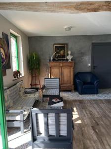 Posezení v ubytování Grand gîte sauna et bain bouillonnant 15 pers + 16 fotografií