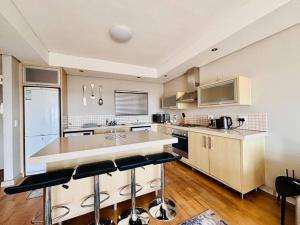 Φωτογραφία από το άλμπουμ του ZALS Luxury- Knightsbridge 2 Bed στο Κέιπ Τάουν