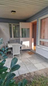 a patio with a table and chairs on a house at Kodikas koti in Lapua