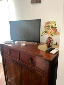 TV o dispositivi per l'intrattenimento presso Villa La Perla Capri