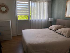 Postel nebo postele na pokoji v ubytování Appartement vue mer