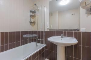 A bathroom at Apartamentos Moon Dreams Almerimar